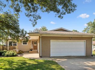 9 Crestview Dr, Geneseo, IL 61254