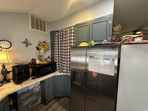 5th image of 409 Stephens St