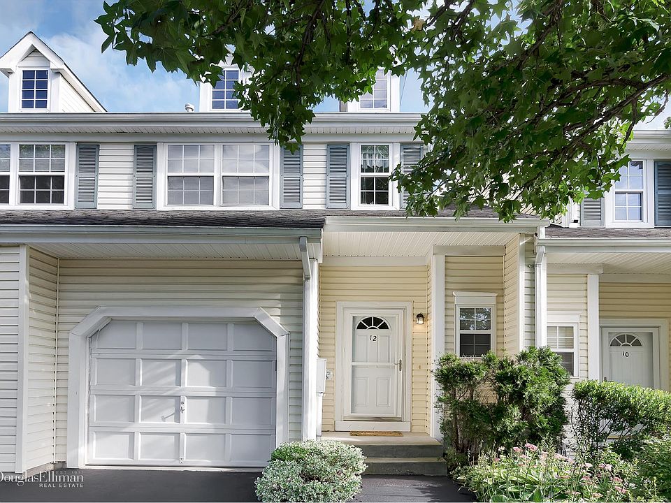 1st image of 12 Chelsea Dr