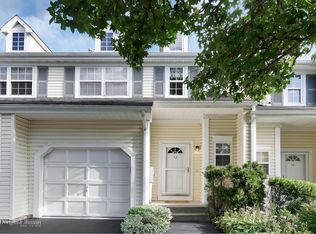 12 Chelsea Dr, Smithtown, NY 11787