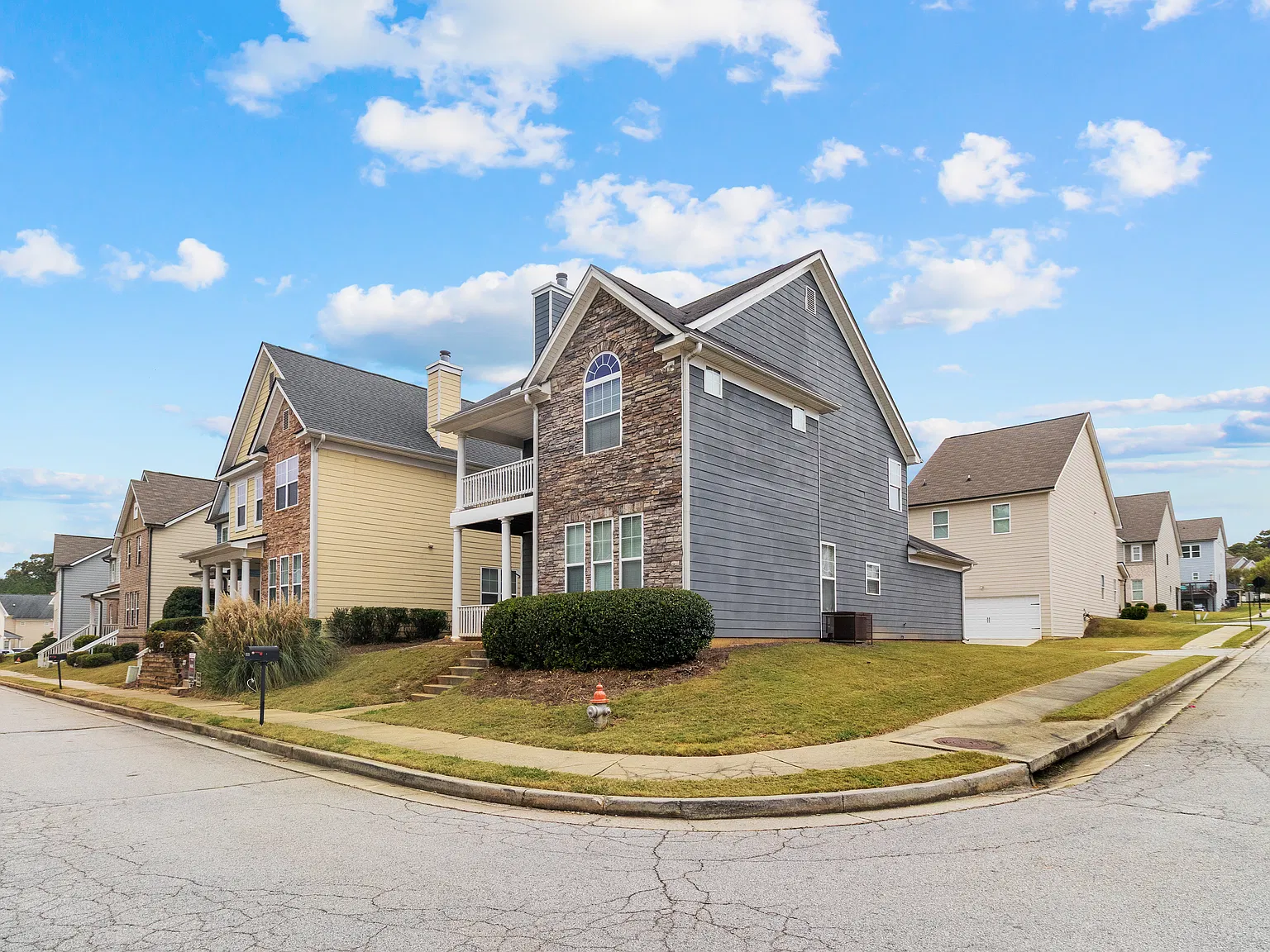 1823 Laurel Green Way — Photo 2