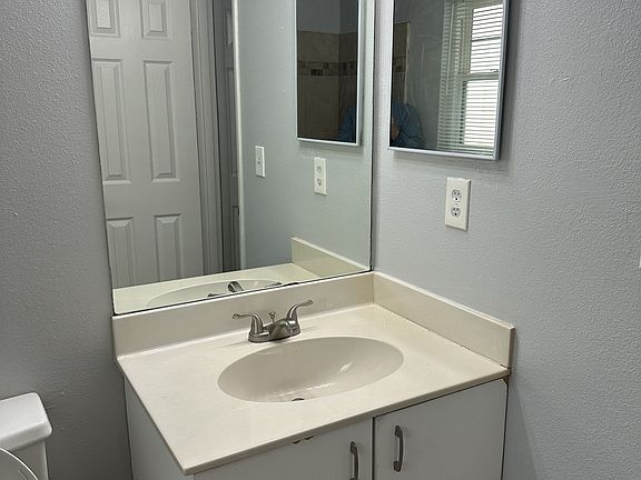 3rd image of 836 Sky Lake Cir #1