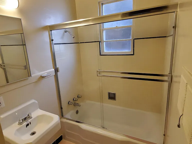 817 Levering Ave #5 — Photo 5