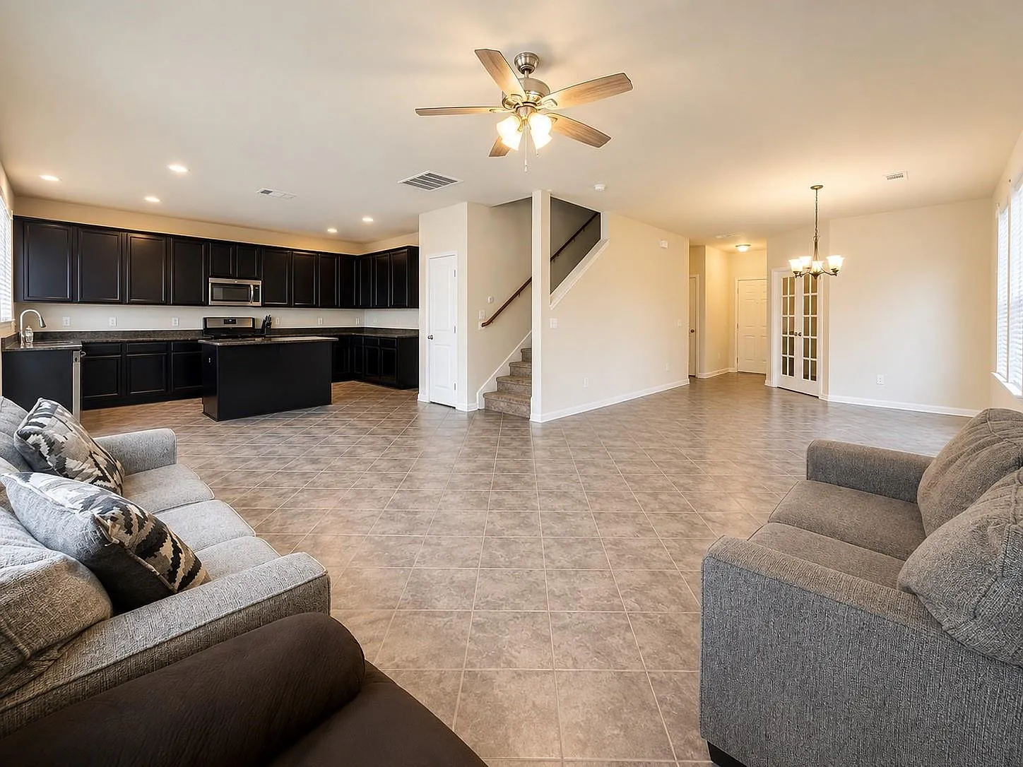 4 bed, 3.0 bath, 2581 sqft, $2,600 — Photo 4