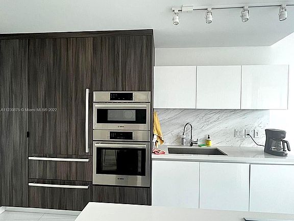 2nd image of 851 NE 1st Ave Unit 910