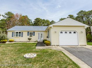 17 Elmswell Ct, Toms River, NJ 08757