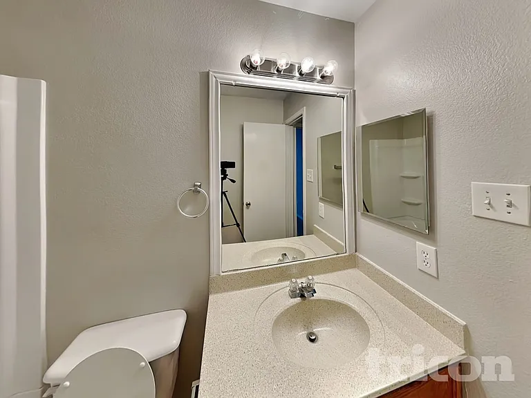 2338 Manchester Ln — Photo 15