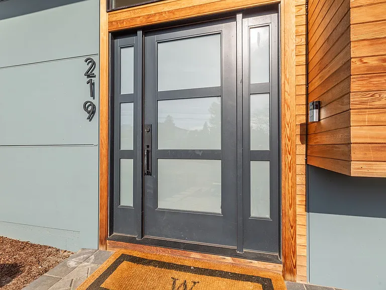 219 NW 19th Ave — Photo 6