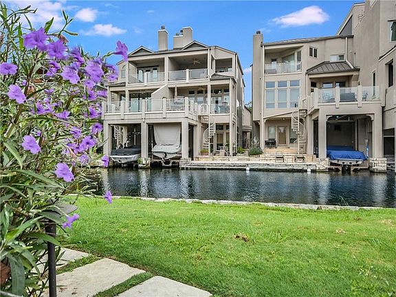 4th image of 2329 Westlake Dr #8