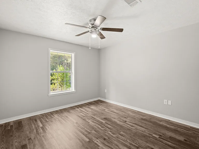 708 Woodland Dr — Photo 17