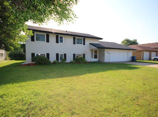 1033 Thorndale Ave, New Brighton, MN 55112