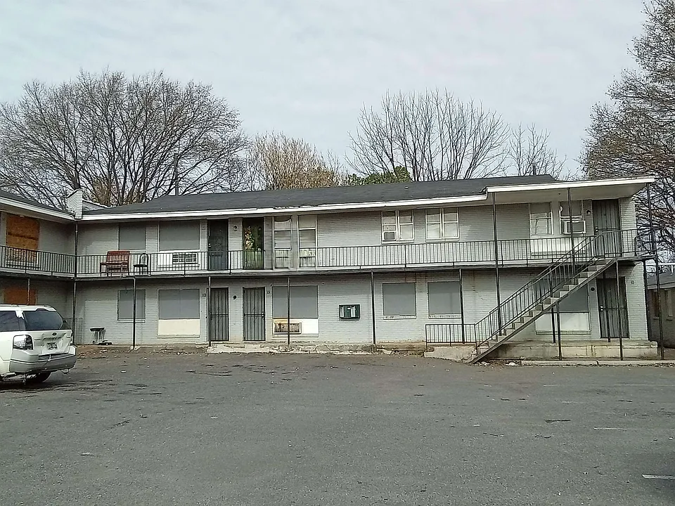 2116 Howell Ave