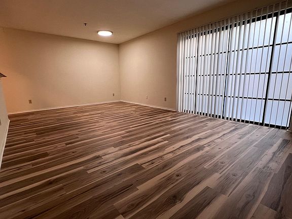 3rd image of 1517 Rock Glen Ave #111