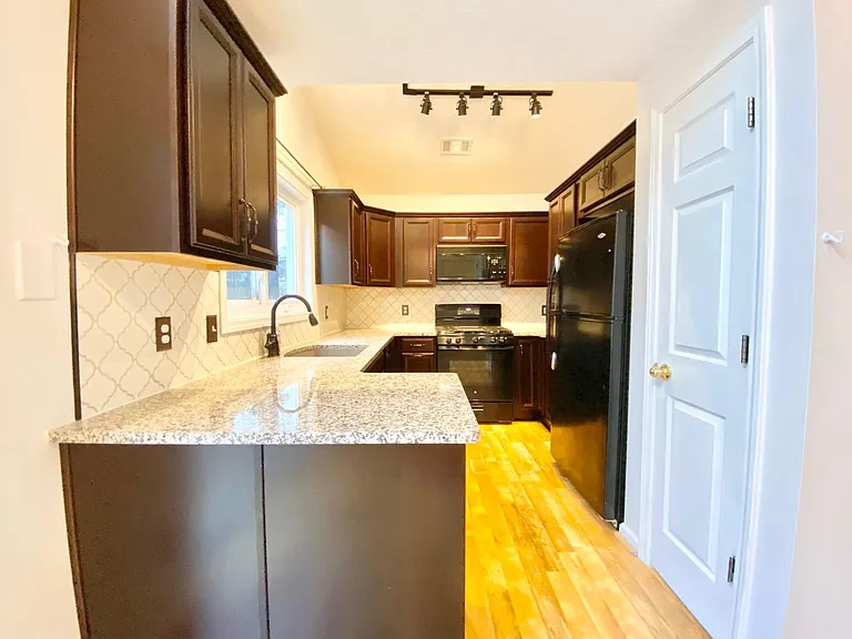 685 Chantress Ct — Photo 4