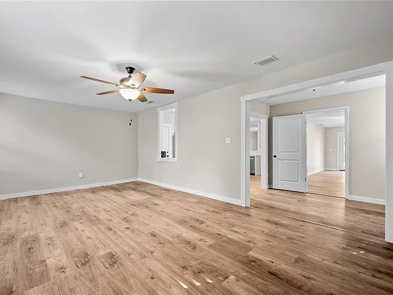 920 Johnston St — Photo 25