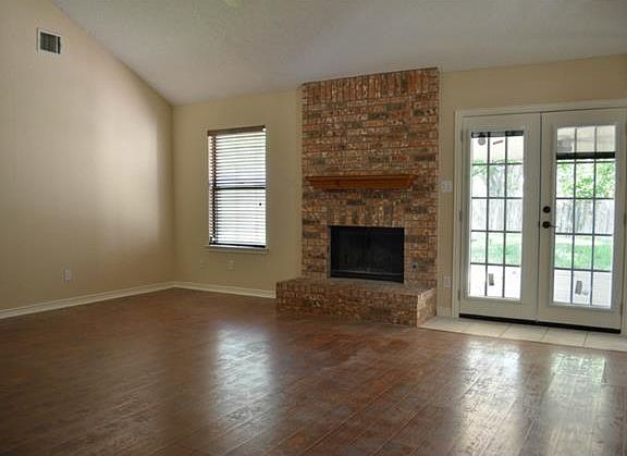 5th image of 305 Willow Wood Ln