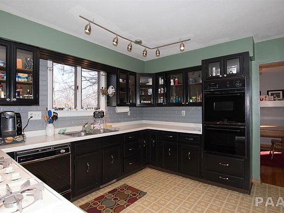 2nd image of 307 E Lakeshore Dr