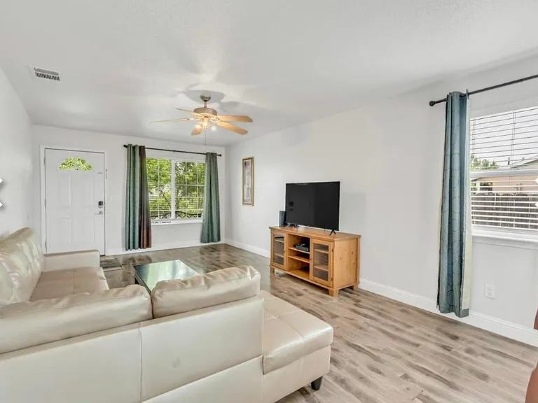 Front room of 3199 Western Avenue Sacramento, CA 95838