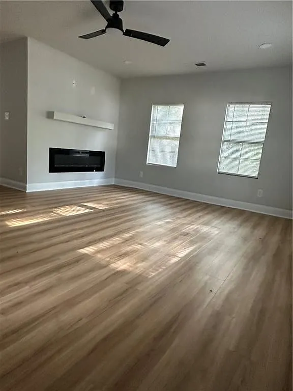 3 bed, 2.0 bath, 1868 sqft, $2,100 — Photo 2