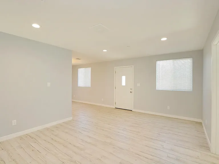 8921 S San Pedro St #A — Photo 18