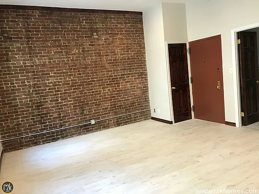 Rented by Realty 2000 Corp | media 5