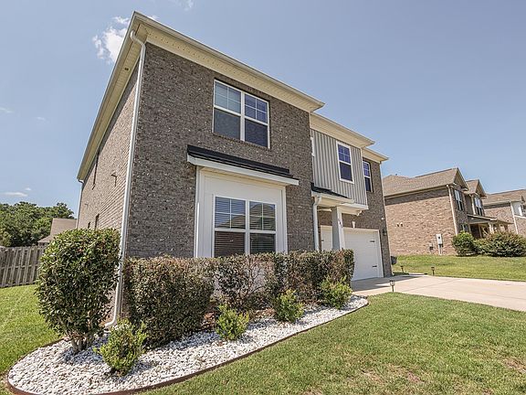 3rd image of 640 Stoneywater Ct