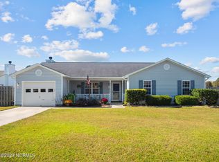 305 Kenilworth Pl, Hubert, NC 28539