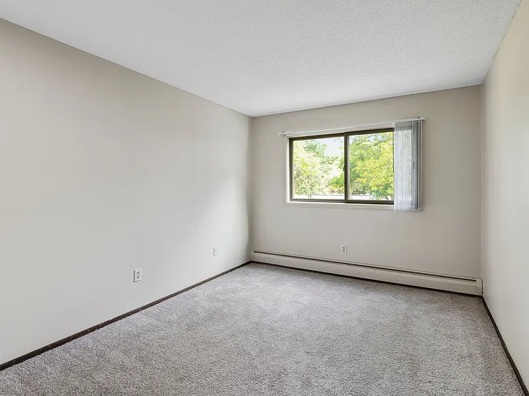 Eastgate Apartments — Photo 40