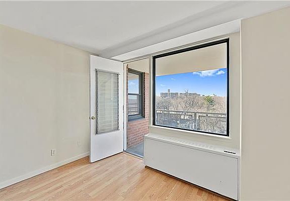 3rd image of 4901 Henry Hudson Pkwy W APT 7J