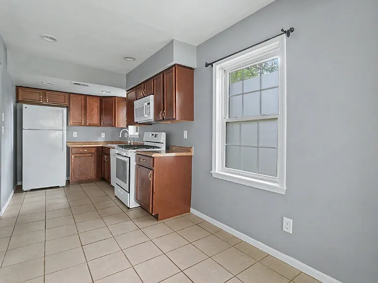 15504 Leona Dr — Photo 10