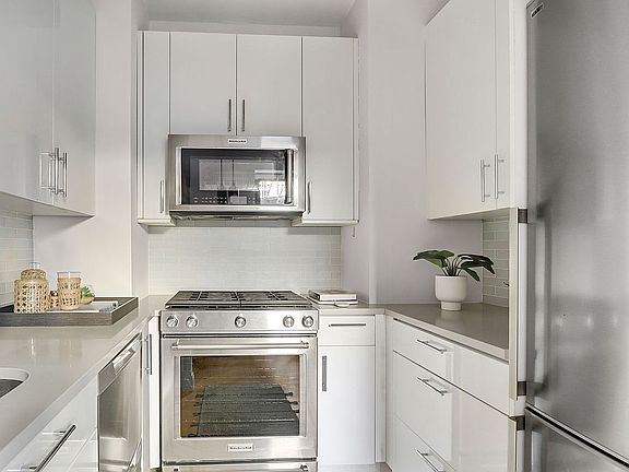 4th image of 250 W 103rd St APT 4A