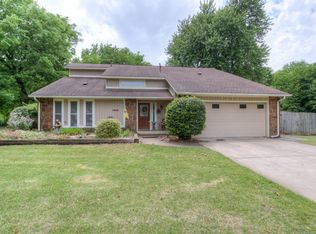 9866 S Rosewood Dr, Broken Arrow, OK 74014