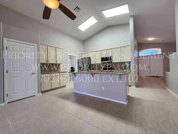5th image of 827 Roaring Falls Ave