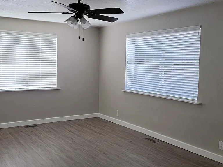 North Salt Lake Upstairs Duplex — Photo 7