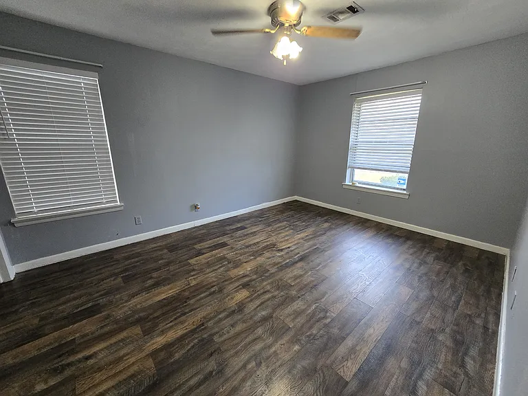 427 Royal Crest Dr — Photo 21