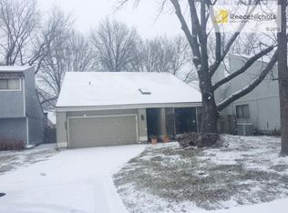 6605 Earnshaw St, Shawnee, KS 66216