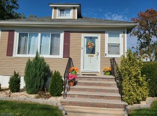 564 W 9th Ave, Roselle, NJ 07203