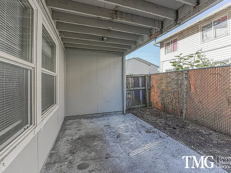 Willow Creek Apartments — Photo 16