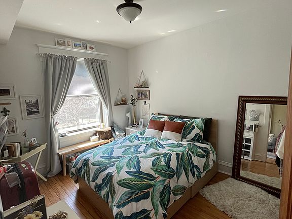 5th image of 3600 N Greenview Ave APT 3