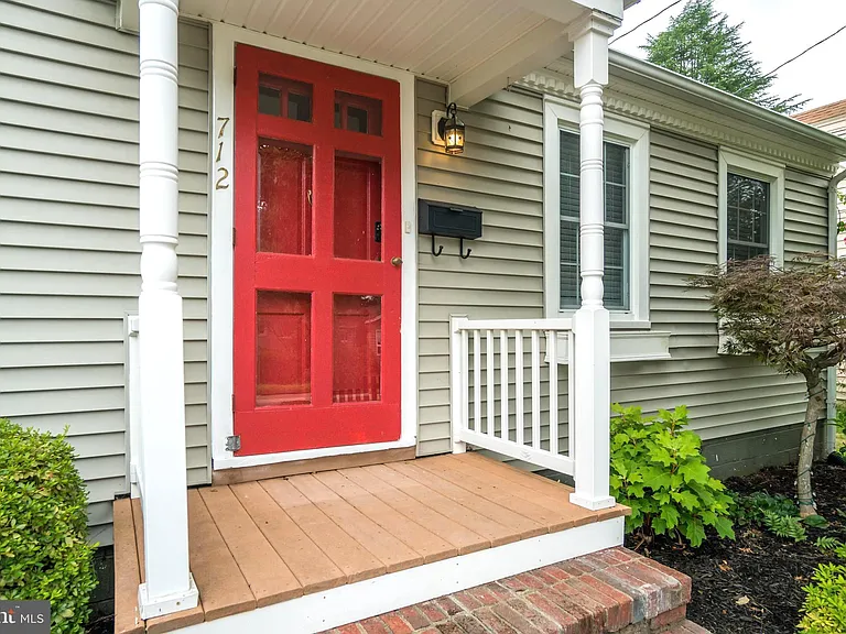 712 Freeman St — Photo 4