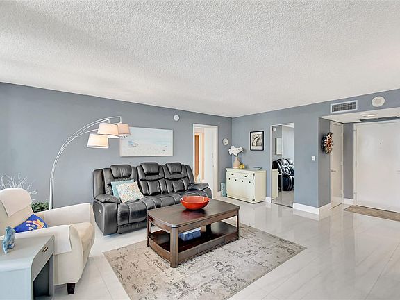 3rd image of 1010 S Ocean Boulevard #LPH15