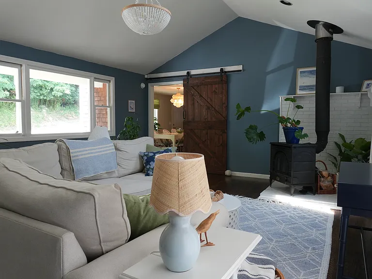 4 Russell Ave — Photo 10