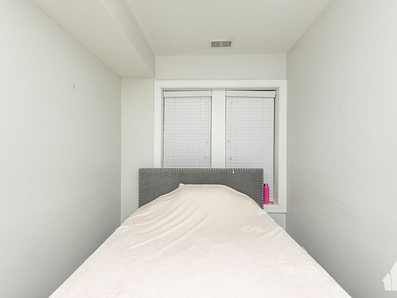 4th image of 856 N Hermitage Ave #2E