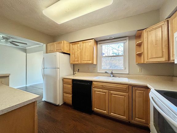 2nd image of 8166 Hascall St