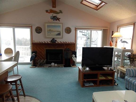4th image of 5839 West Ave