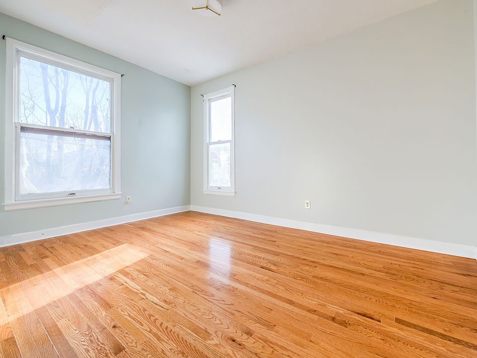 1st image of 133 Green St #3