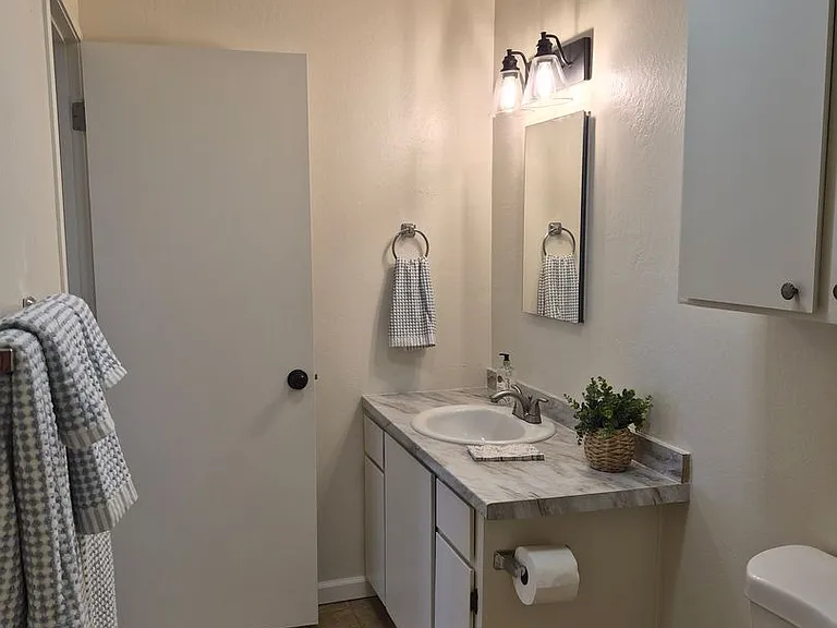 2364 Las Plumas Ave — Photo 10
