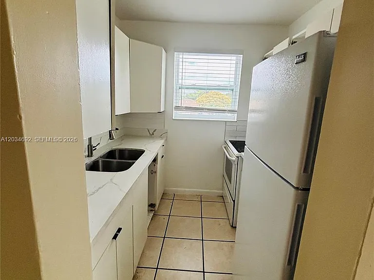 6601 SW 18th St #210 — Photo 2