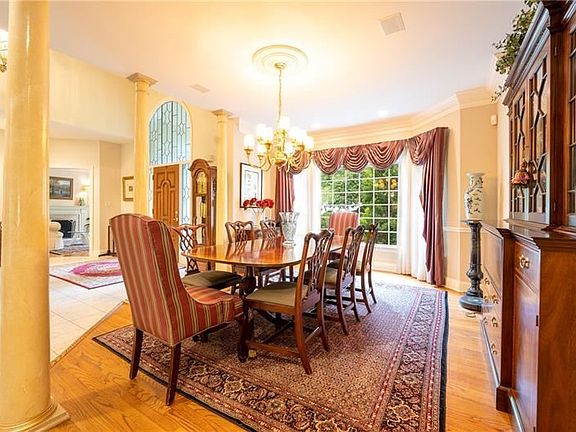 5th image of 1800 Woodlands Cir