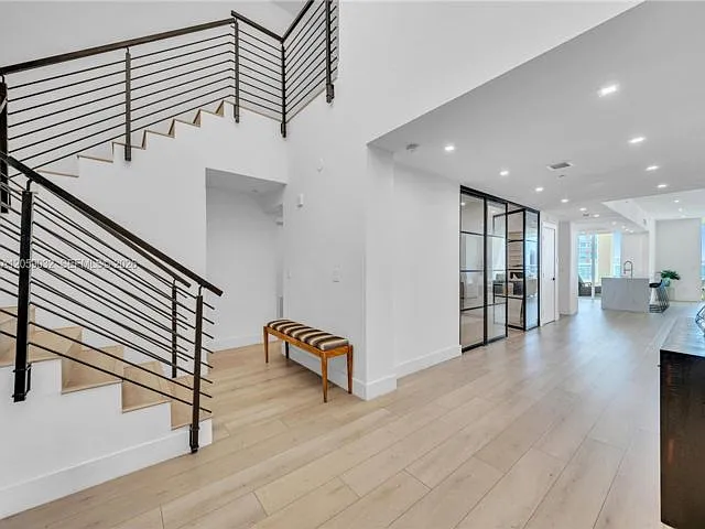 3 bed, 3.5 bath, $9,700 — Photo 4